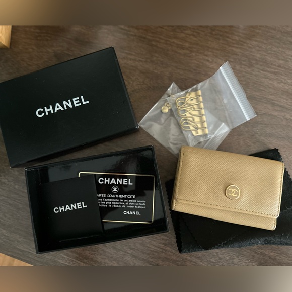 Authentic CHANEL with Box- keyholder with replacement hooks🖤 - Picture 1 of 6
